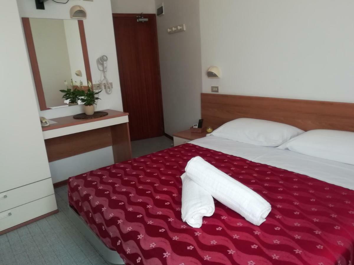 Hotel Goldene Rose Rimini Exteriér fotografie